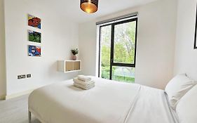 Centrally Located Spacious Flat Near Canary Wharf
